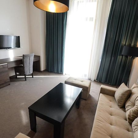 Hotel Cara 28 Skopje Luaran gambar