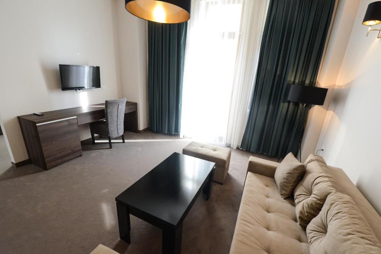 Hotel Cara 28 Skopje Luaran gambar