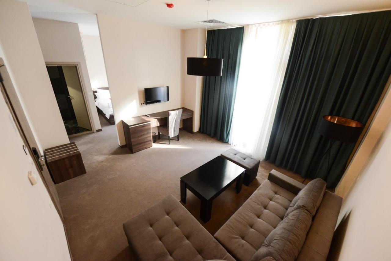 Hotel Cara 28 Skopje Luaran gambar