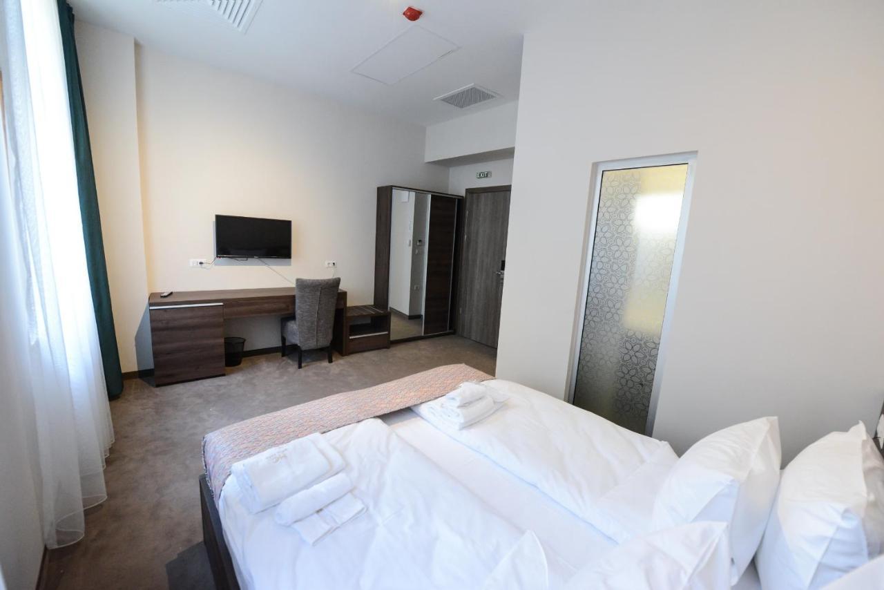 Hotel Cara 28 Skopje Luaran gambar