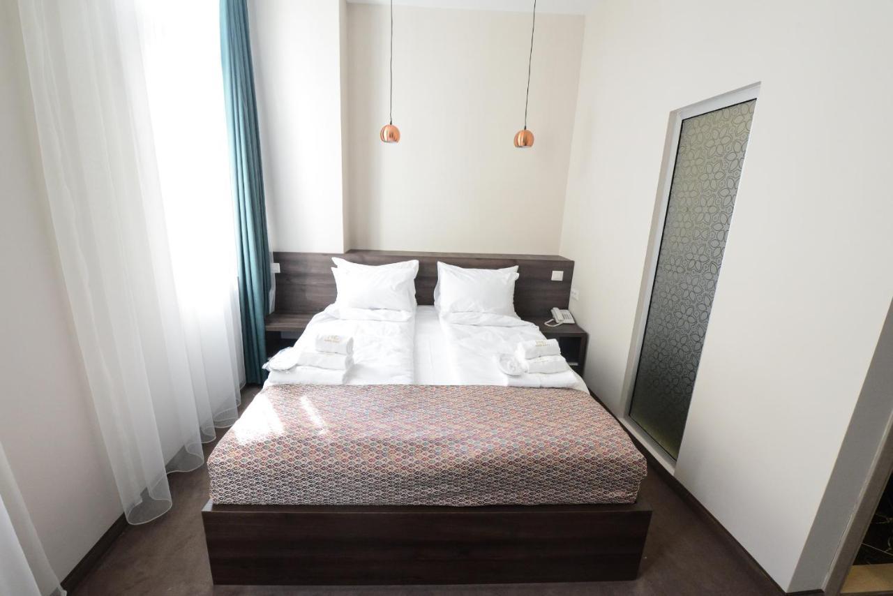 Hotel Cara 28 Skopje Luaran gambar