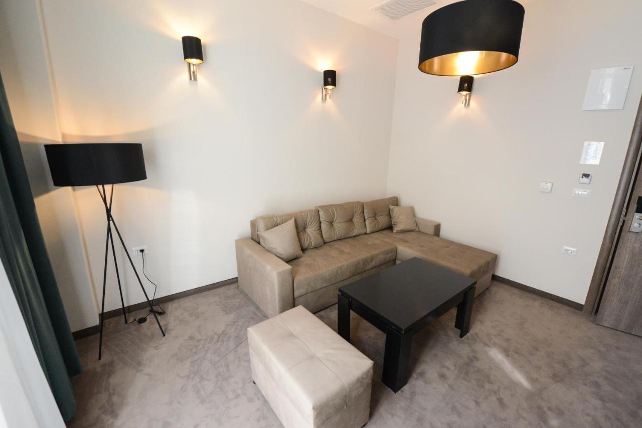 Hotel Cara 28 Skopje Luaran gambar
