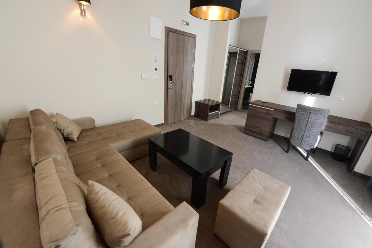 Hotel Cara 28 Skopje Luaran gambar